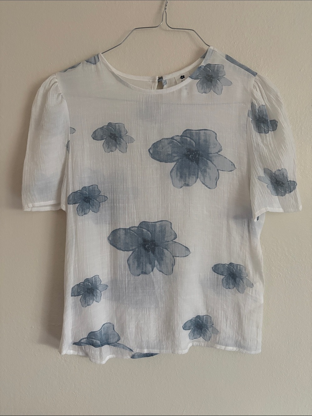 Women's White Floral Short-Sleeve Blouse - Blue Flower Print